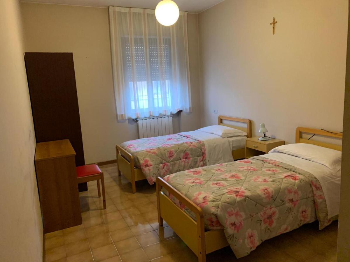瓦拉爪贡Stabat Mater Casa Di Preghiera住宿加早餐旅馆 外观 照片