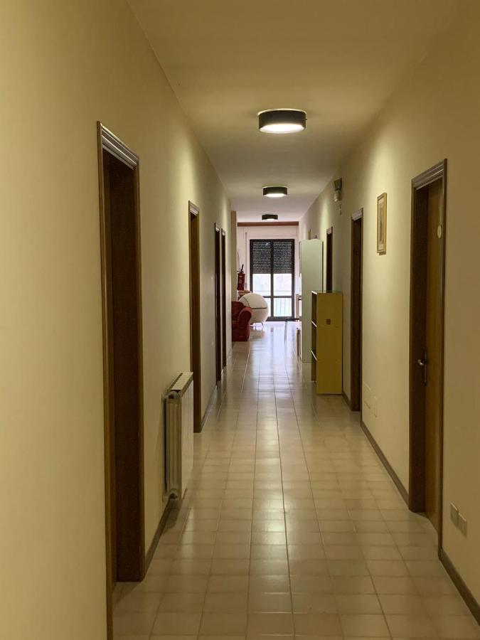 瓦拉爪贡Stabat Mater Casa Di Preghiera住宿加早餐旅馆 外观 照片