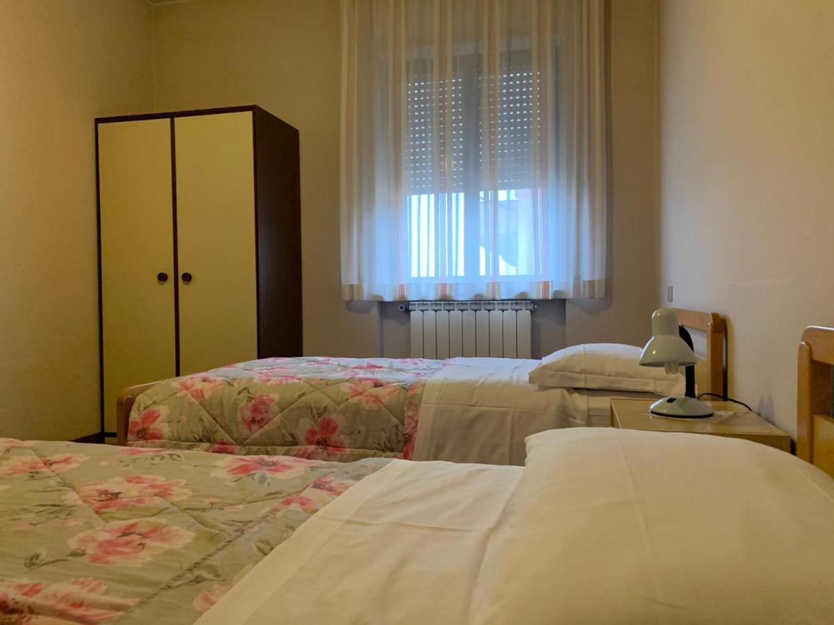 瓦拉爪贡Stabat Mater Casa Di Preghiera住宿加早餐旅馆 外观 照片