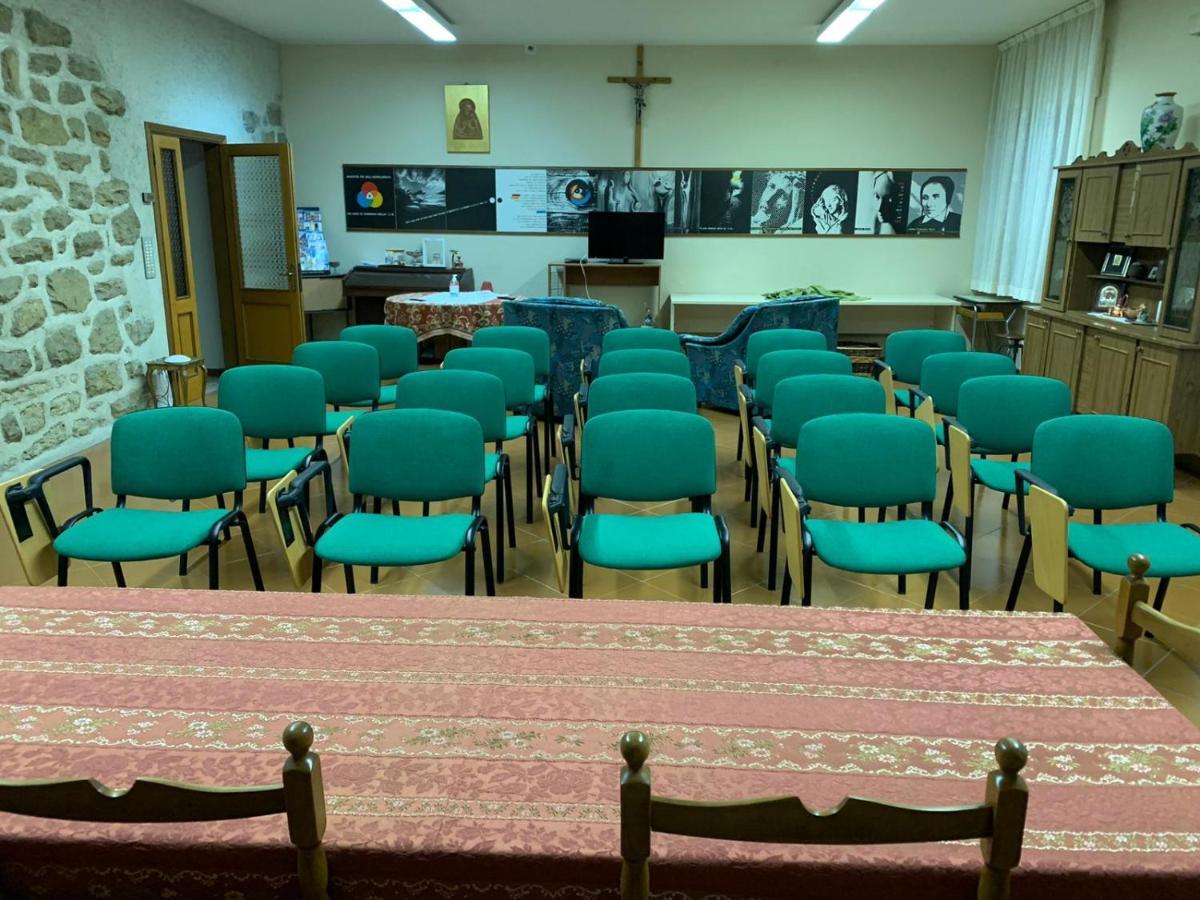 瓦拉爪贡Stabat Mater Casa Di Preghiera住宿加早餐旅馆 外观 照片