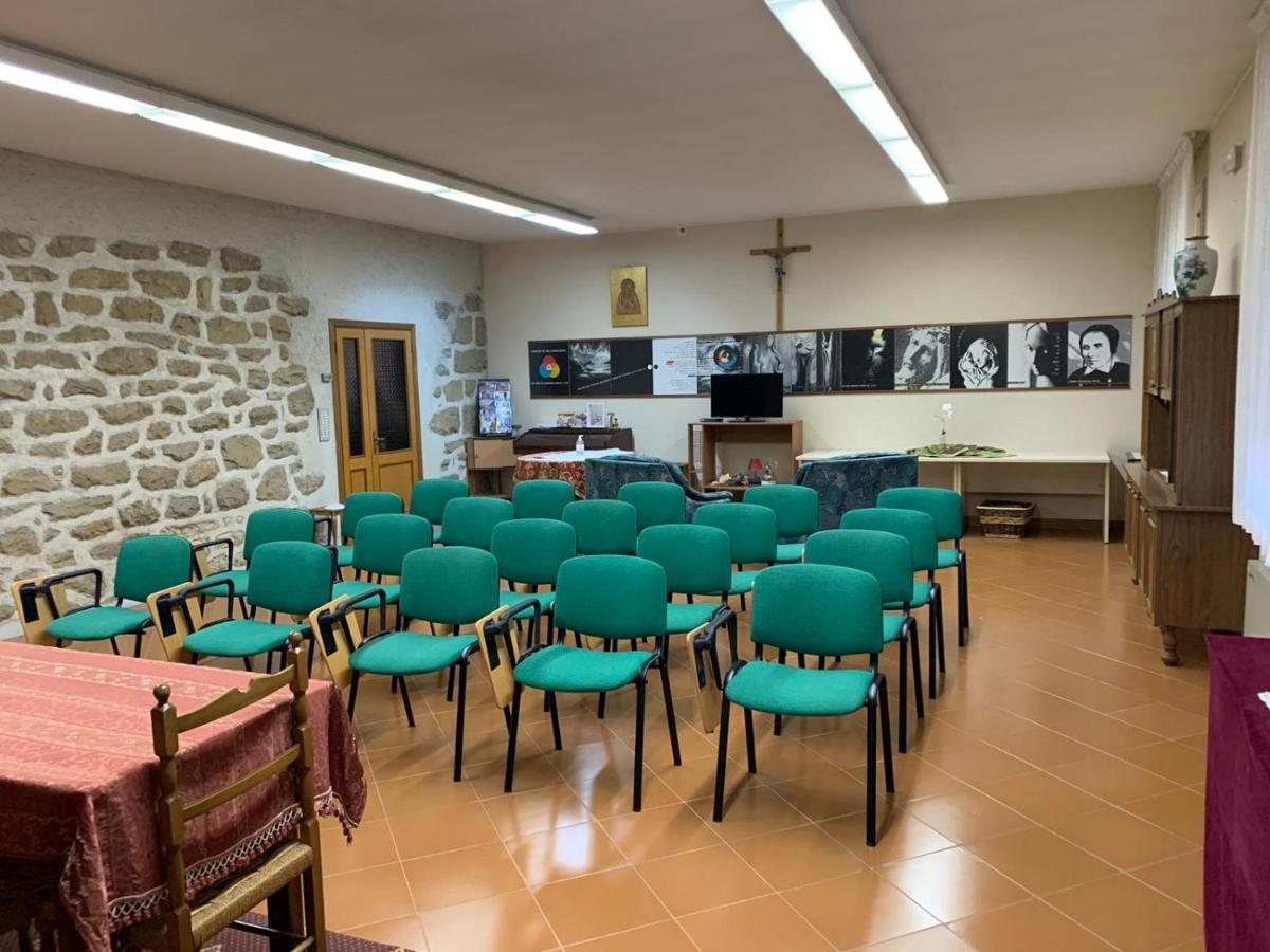 瓦拉爪贡Stabat Mater Casa Di Preghiera住宿加早餐旅馆 外观 照片